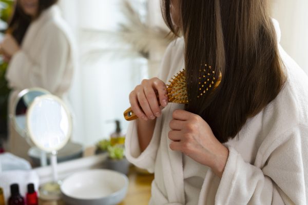 Rutina capilar anticaída: cómo cuidar tu cabello paso a paso